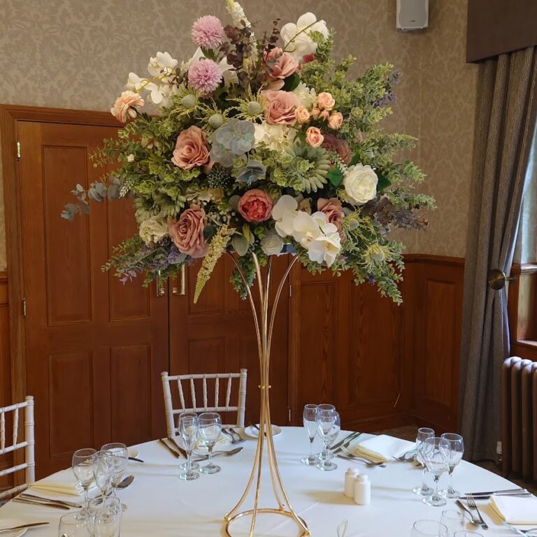 Elegant floral centrepiece ideas for wedding tables