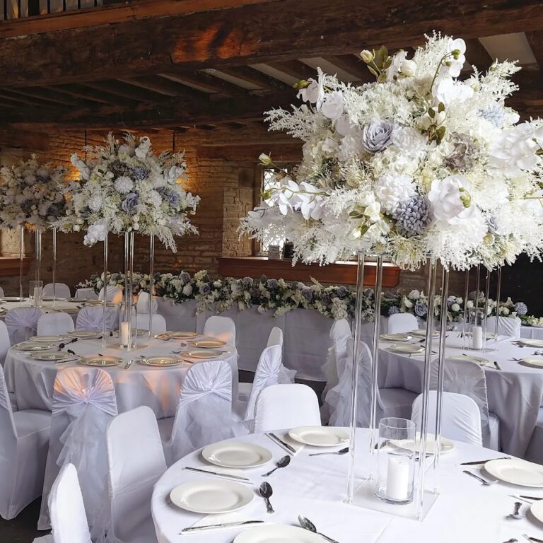 Large table centrepiece flowers for weddings